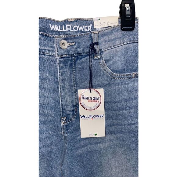 WallFlower The Fearless Curvy Blue Distressed Medium Wash Jeans 3/26 Regular - Picture 3 of 3